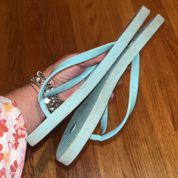 Kate Spade size 8 icy blue cushie flip flops beach and swim motif - Picture 7 of 14